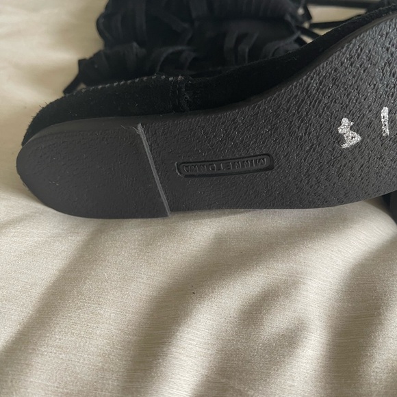 Minnetonka Black Moccasin Fringe Shoes - Picture 7 of 11